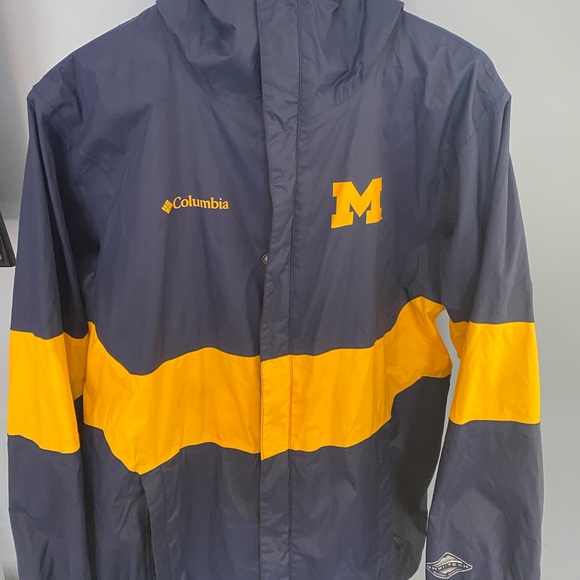 SOLD! Michigan Wolverines Columbia Size Small